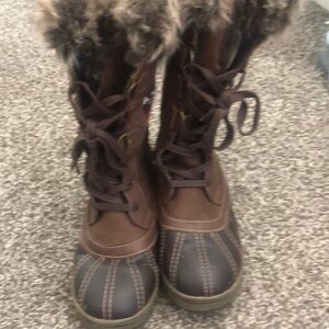 Winter boots hardly ever worn